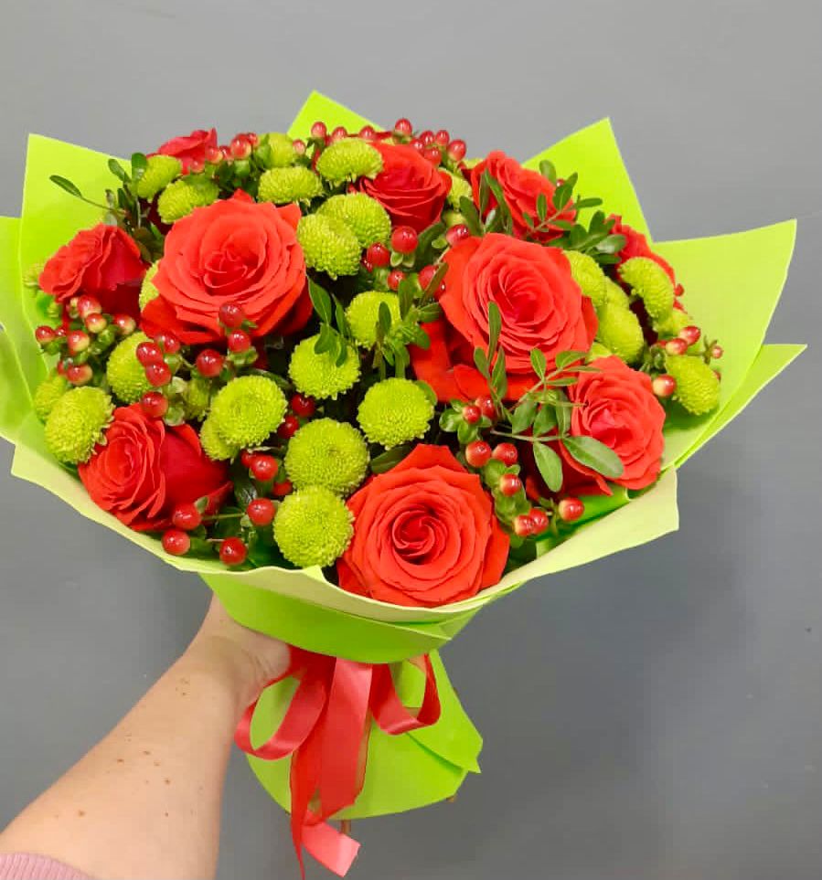 Букет цветов из: Хризантемы и Розы в Гальчино