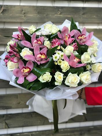 Букет цветов из: Розы и Хризантемы в Гальчино