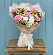 Букет цветов из:  Гвоздики, Орхидеи и Розы в Гальчино