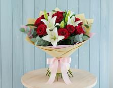 Букет цветов из:  Лилии и Розы в Гальчино