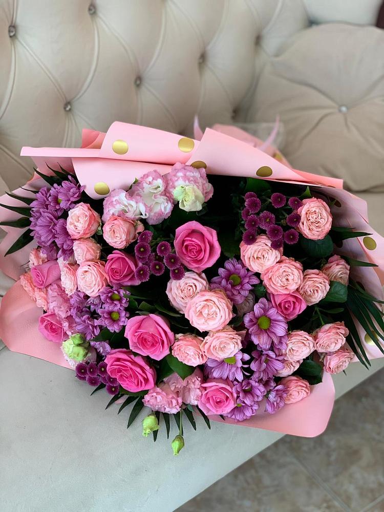 Букет цветов из: Хризантемы, Розы и Лизиантусы в Гальчино