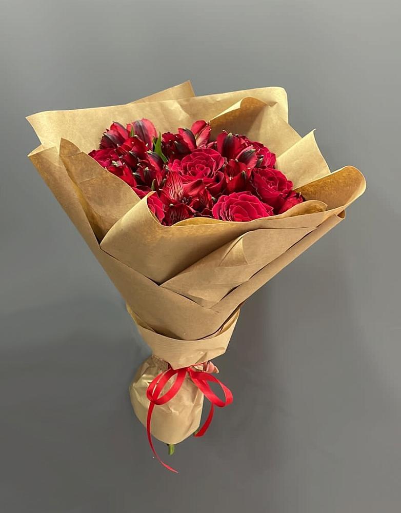 Букет цветов из: Альстромерии и Розы в Гальчино