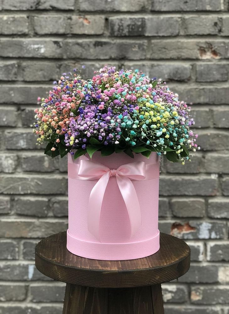 Цветочная композиция из Гипсофила и Розы в шляпной коробке в Гальчино