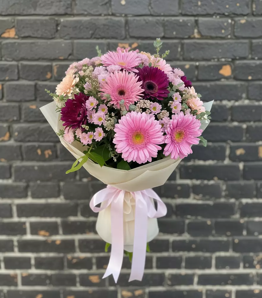 Букет цветов из: Герберы и Хризантемы в Гальчино