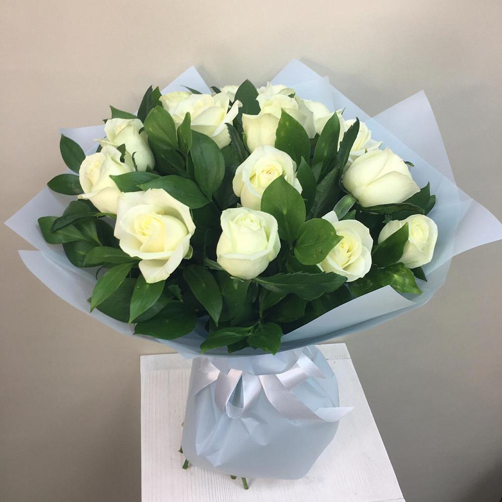 Букет 15 Белых роз Проуд в Гальчино