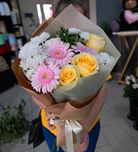 Букет цветов из:  Герберы, Розы и Хризантемы в Гальчино