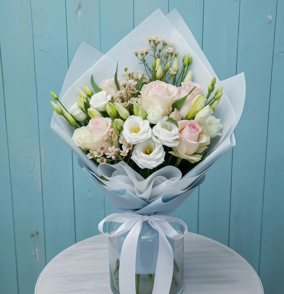 Букет цветов из: Розы и Лизиантусы в Гальчино