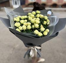 Букет Белые кустовые розы Солинеро в Гальчино