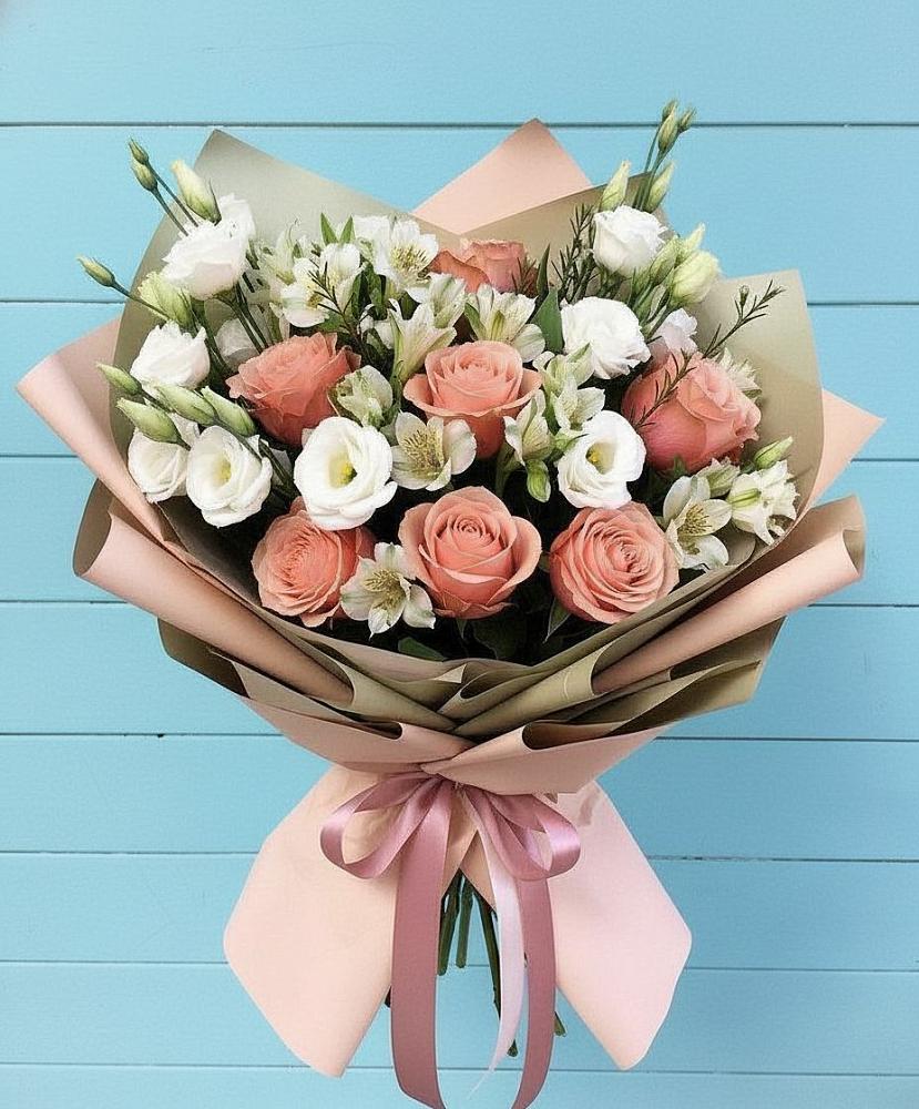 Букет цветов из: Розы, Альстромерии и Лизиантусы в Гальчино