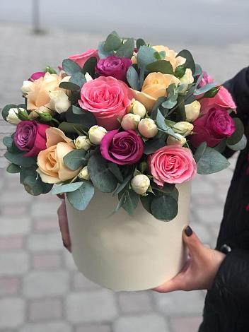 Цветочная композиция из Розы в шляпной коробке в Гальчино