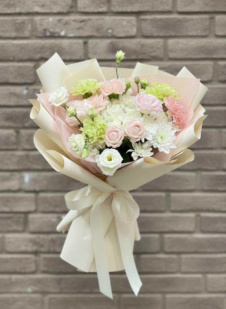 Букет цветов из: Гвоздики, Розы, Лизиантусы и Хризантемы в Гальчино