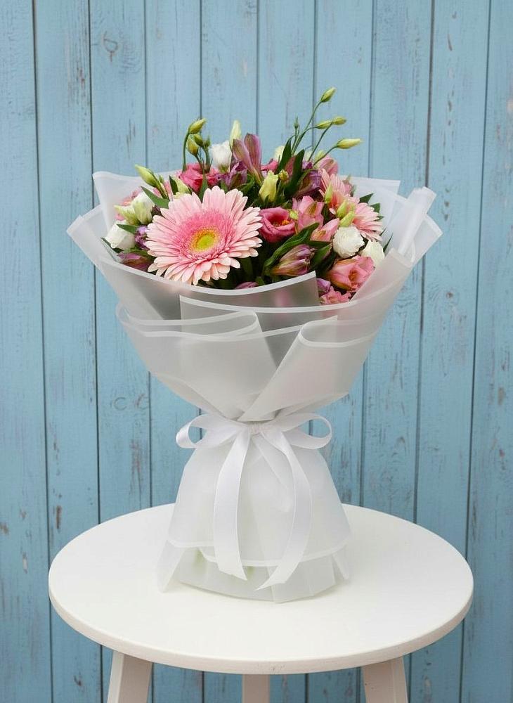 Букет цветов из: Герберы, Альстромерии и Лизиантусы в Гальчино