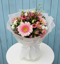 Букет цветов из:  Герберы, Альстромерии и Лизиантусы в Гальчино