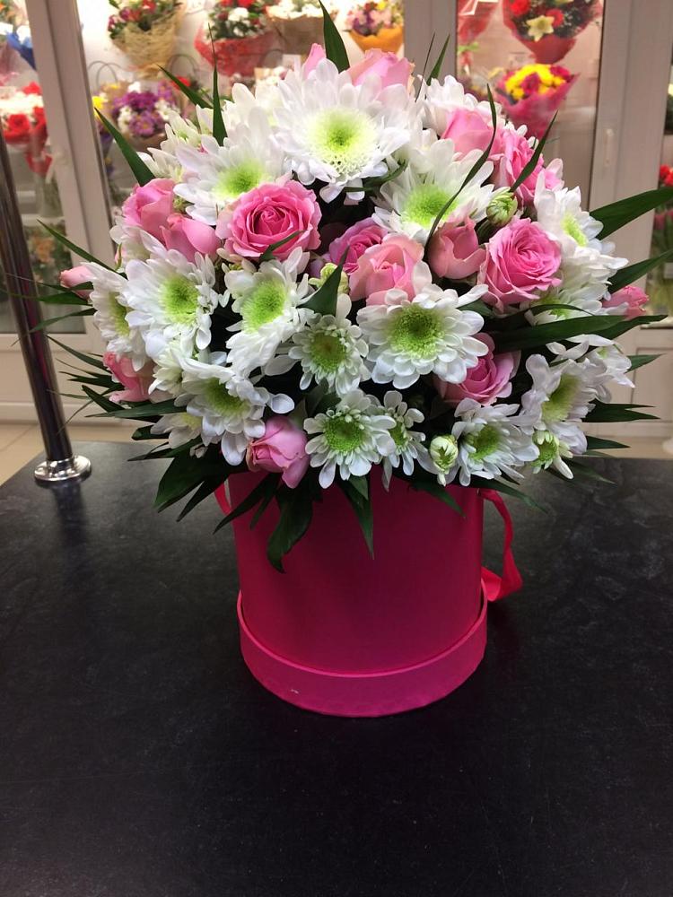 Цветочная композиция из Розы и Хризантемы в шляпной коробке в Гальчино