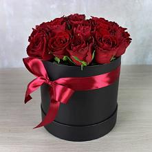 Цветочная композиция из Розы в шляпной коробке в Гальчино