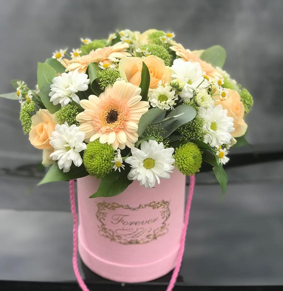 Цветочная композиция из Розы, Герберы и Хризантемы в шляпной коробке в Гальчино