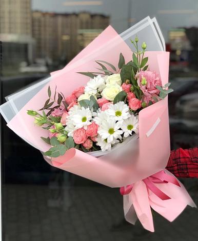 Букет цветов из: Розы, Лизиантусы и Хризантемы в Гальчино