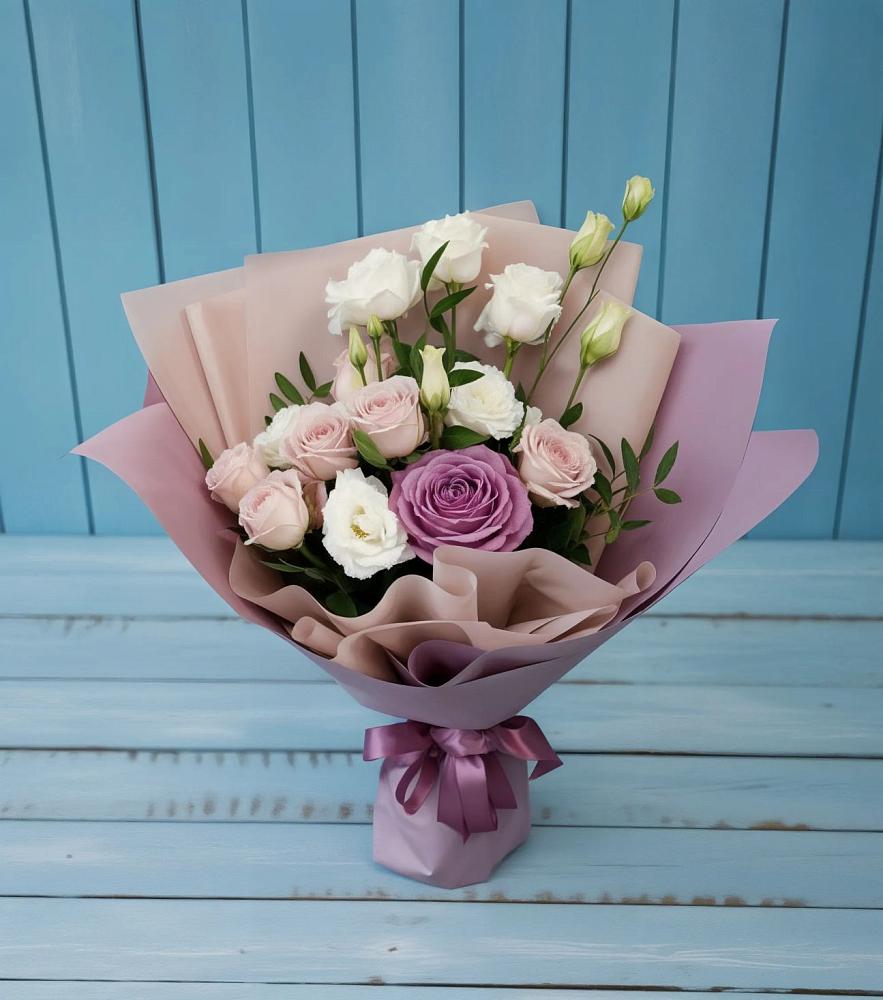 Букет цветов из: Розы и Лизиантусы в Гальчино